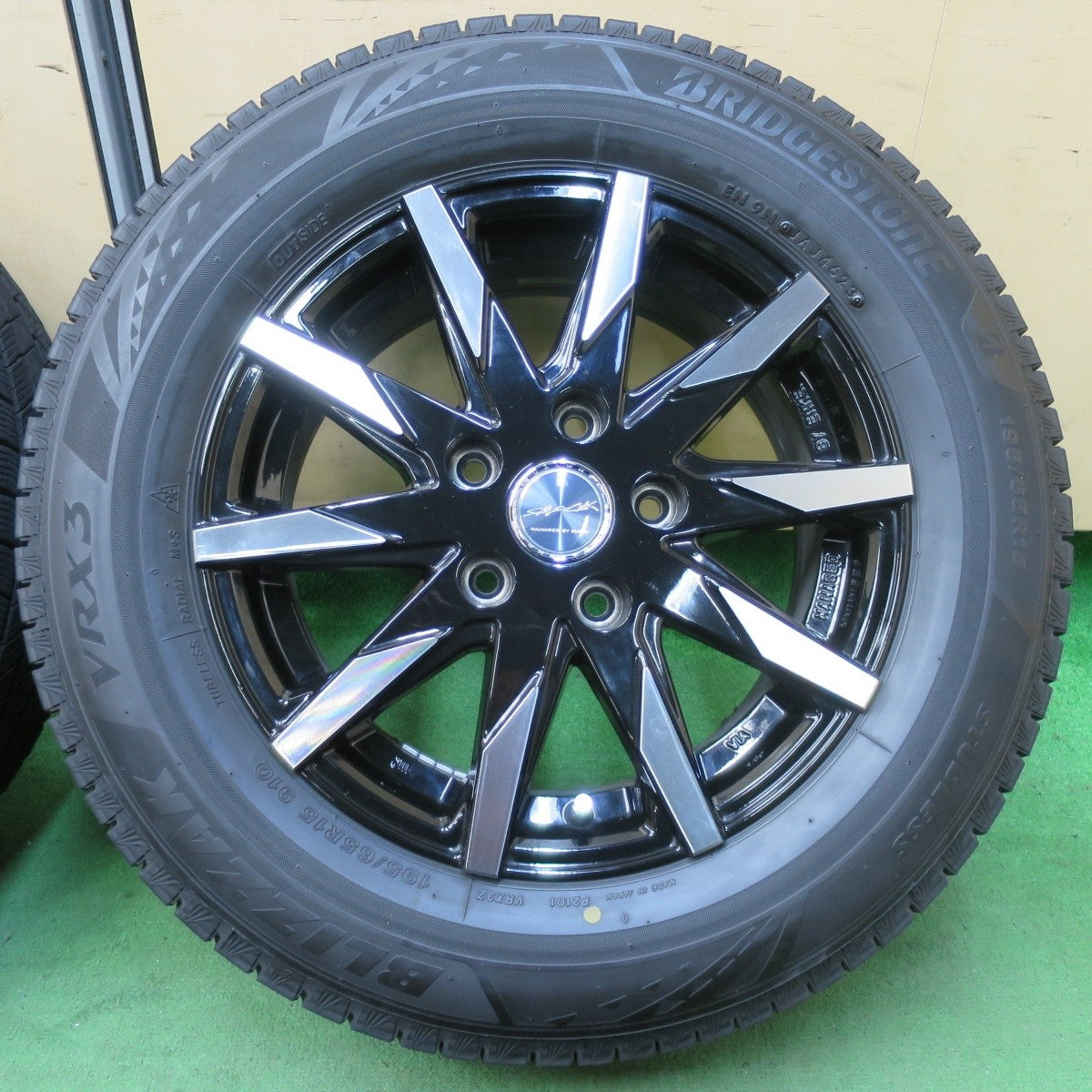 バリ溝!23年!キレイ!9.5分★スタッドレス 195/65R15 ブリヂストン ブリザック VRX3 SMACK ENKEI スマック エンケイ 15インチ PCD114.3/5H★5021109イス