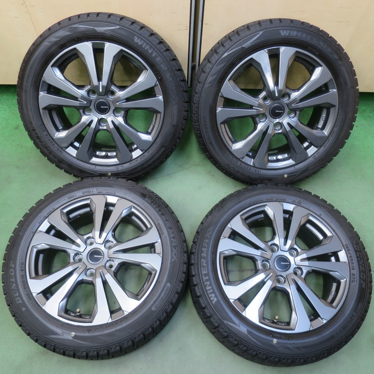 バリ溝!24年!キレイ!9.5分以上◎BMW MINI 等 195/55R16 スタッドレス ダンロップ ウインターマックス WM02 Advanceline SV-1 アドバンスライン 16インチ PCD112/5H◎6101304イス