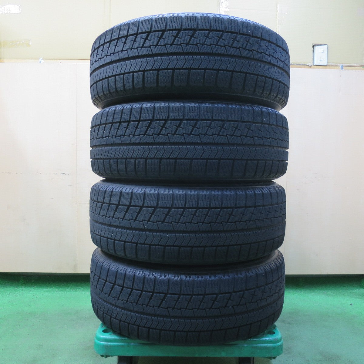 バリ溝!9分★アウディ 等 EUROTECH GAYA5 225/60R17 スタッドレス ブリヂストン ブリザック VRX ユーロテック ガヤ5 17インチ PCD112/5H★5042501イス