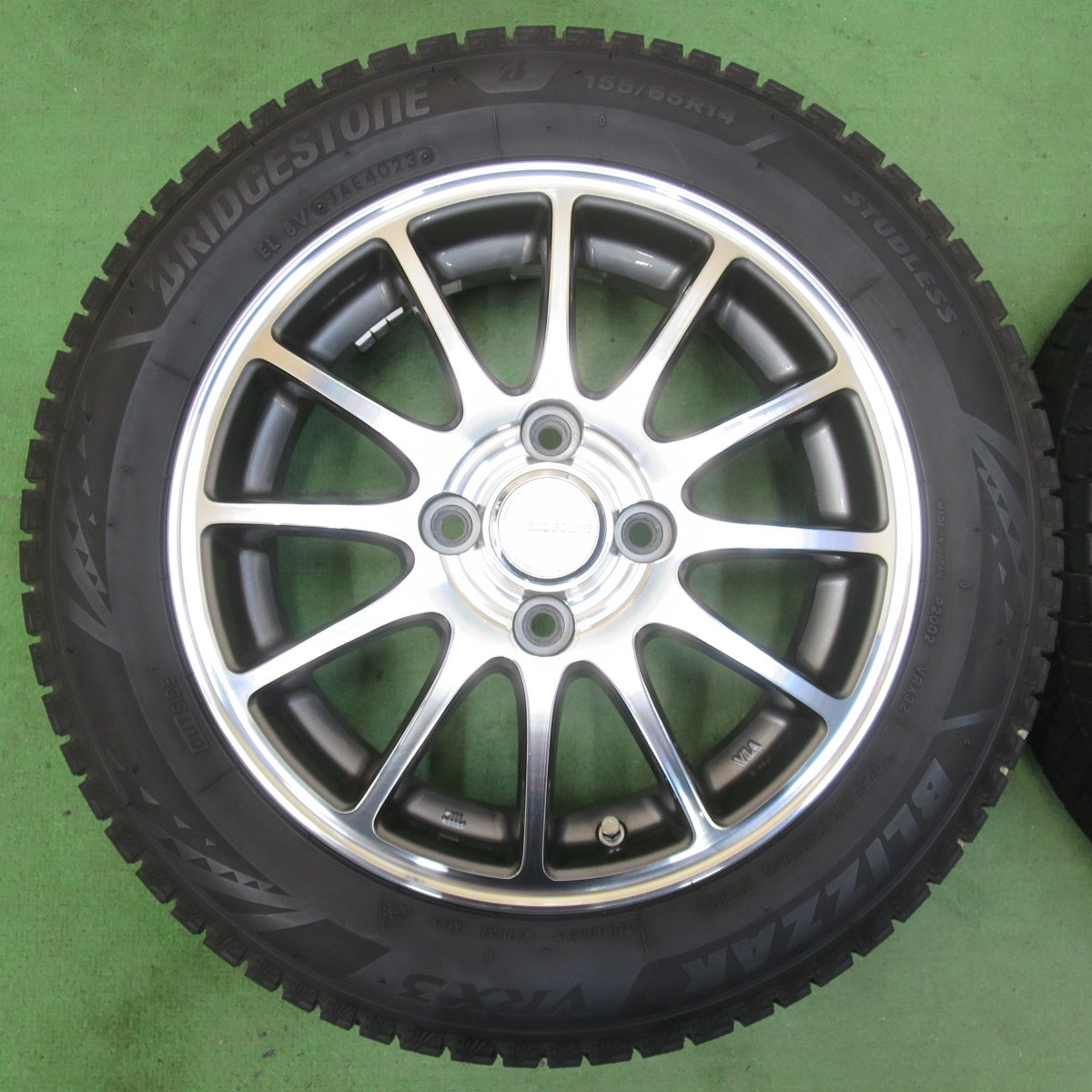 バリ溝!23年!キレイ!8.5分★スタッドレス 155/65R14 ブリヂストン ブリザック VRX3 ECO FORME エコフォルム 14インチ PCD100/4H★5051007イス