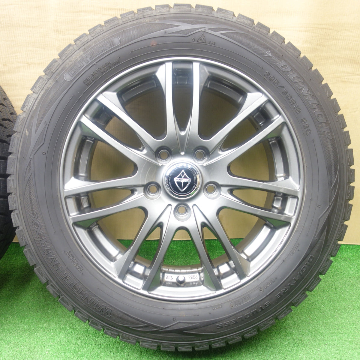 バリ溝!キレイ!9.5分★スタッドレス 205/60R16 ダンロップ ウインターマックス WM01 VELVA ヴェルヴァ 16インチ PCD114.3/5H★6011201KTス