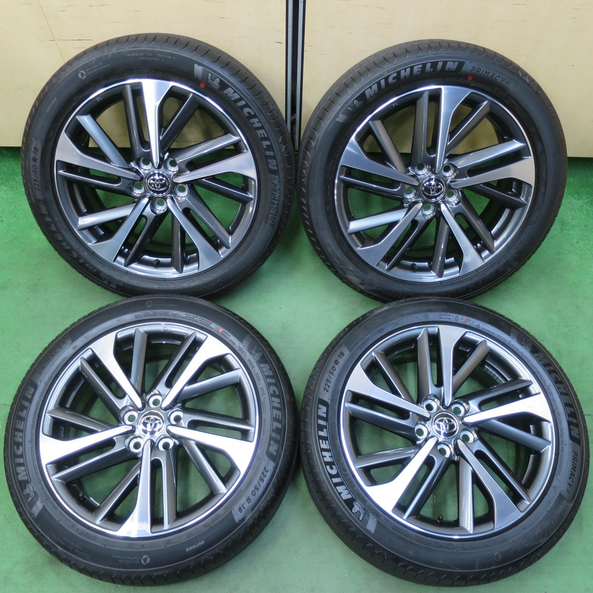 新車外し!23年★トヨタ カローラ クロス Z 純正 225/50R18 ミシュラン プライマシー4 18インチ PCD114.3/5H★5042905イノ
