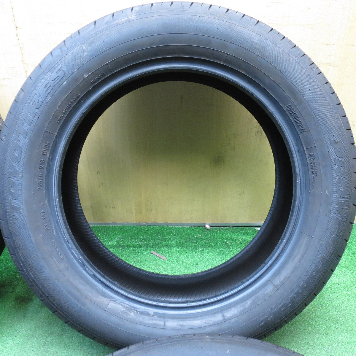 新車外し!24年★225/60R18 トーヨー プロクセス Comfort タイヤ 18インチ 40 アルファード ヴェルファイア ハリアー 等★5041602KKノタ