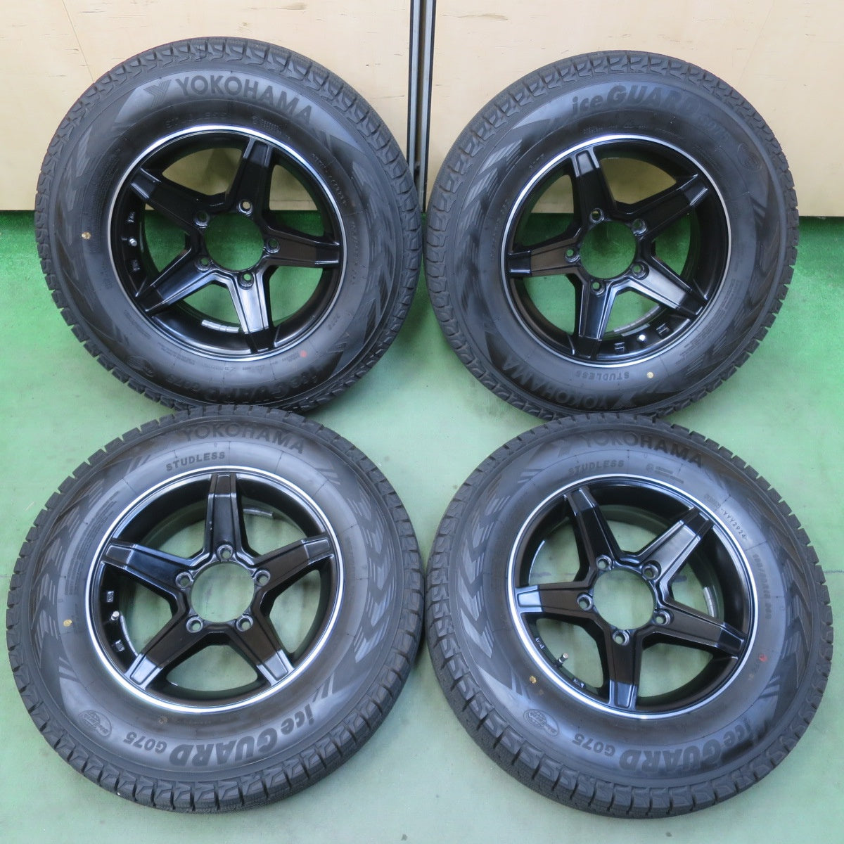 バリ溝！24年！キレイ！ほぼ10分☆スタッドレス 195/80R15 ヨコハマ 