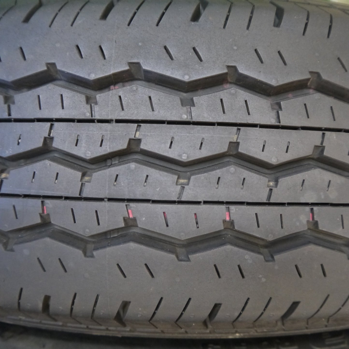 新車外し!24年★195/80R15 107/105S ブリヂストン エコピア RD613 タイヤ 15インチ ハイエース キャラバン 等★6071004Hノタ