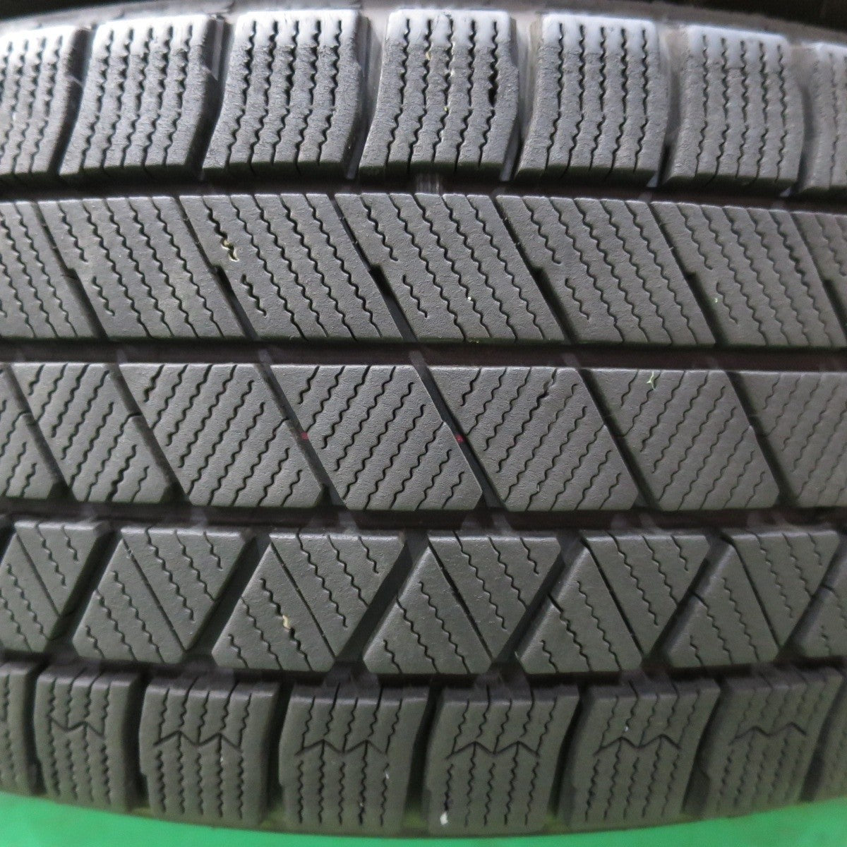 バリ溝!21年!キレイ!9.5分★プリウス 等 195/65R15 スタッドレス ブリヂストン ブリザック VRX3 VELVA SPORT ヴェルヴァ 15インチ PCD100/5H★5020103イス