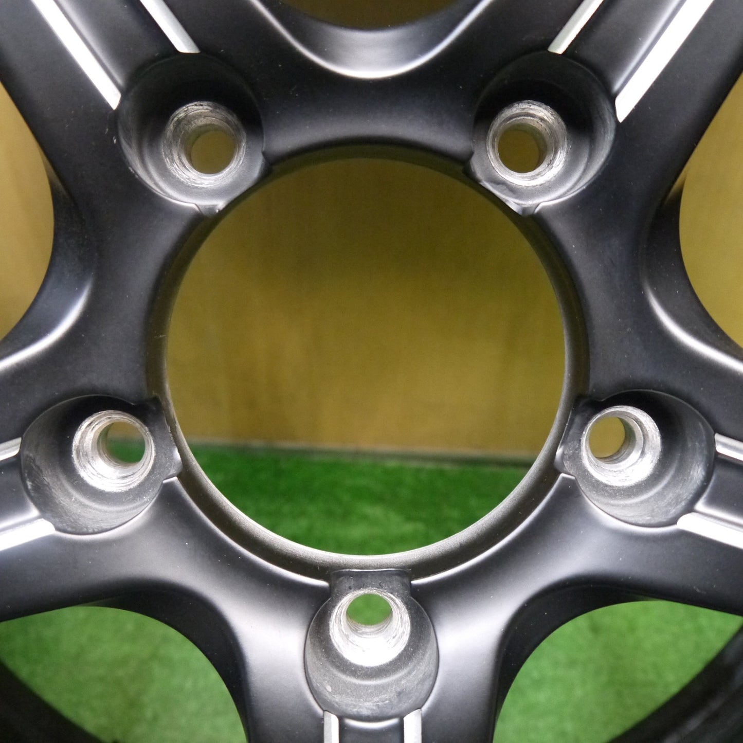 バリ溝!23年!キレイ!9.5分★ジムニー 等 215/70R16 スタッドレス ブリヂストン ブリザック DM-V3 社外 アルミ 16インチ PCD139.7/5H★5070706Hス