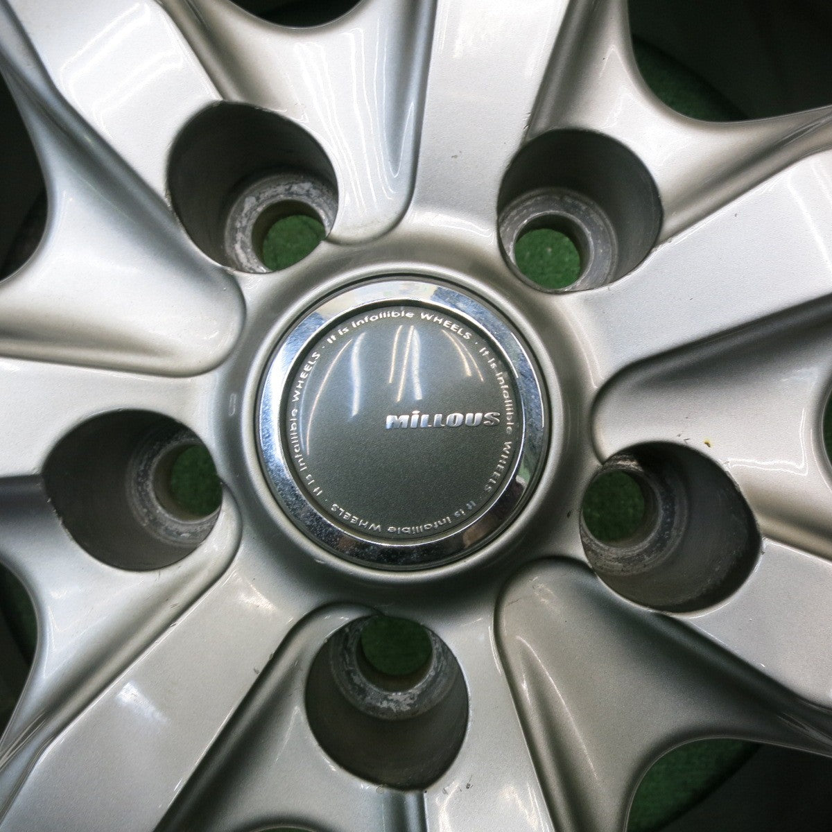 タイヤほぼ未使用!23年!キレイ★スタッドレス 205/60R16 ヨコハマ アイスガード iG60 MiLLOUS ミルアス 16インチ PCD114.3/5H★5051501NJス