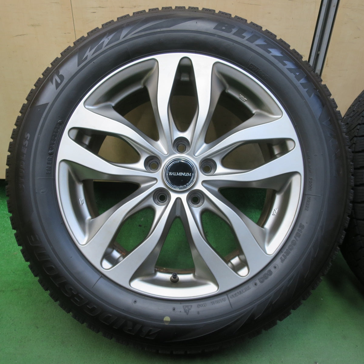 キレイ!22年★スタッドレス 215/60R17 ブリヂストン ブリザック VRX2 BALMINUM バルミナ 17インチ PCD114.3/5H★5081806イス