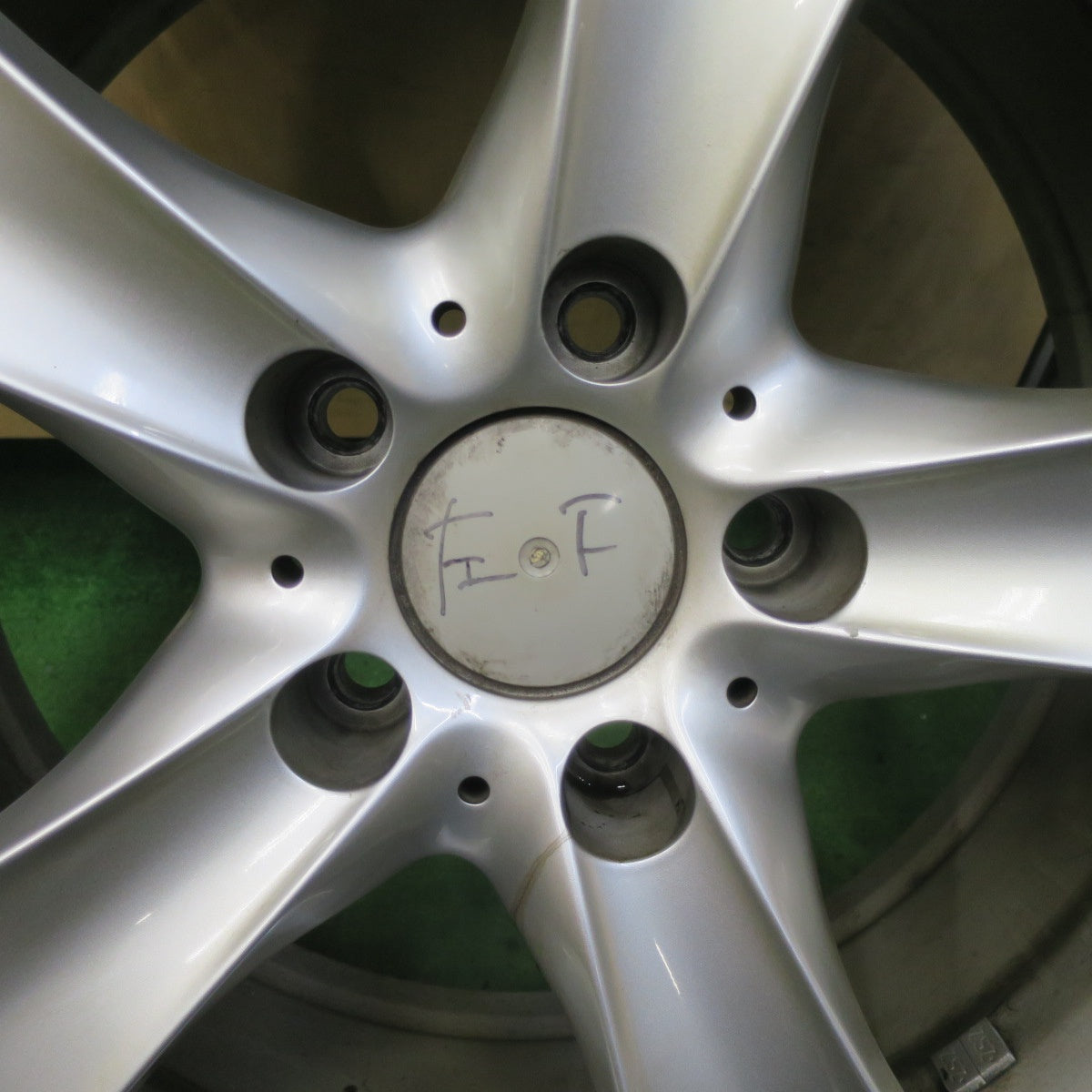 バリ溝!キレイ!9.5分★BMW 等 AGA Bayern 245/45R18 スタッドレス ブリヂストン ブリザック RFT バイエルン 18インチ PCD120/5H★5081901TTス
