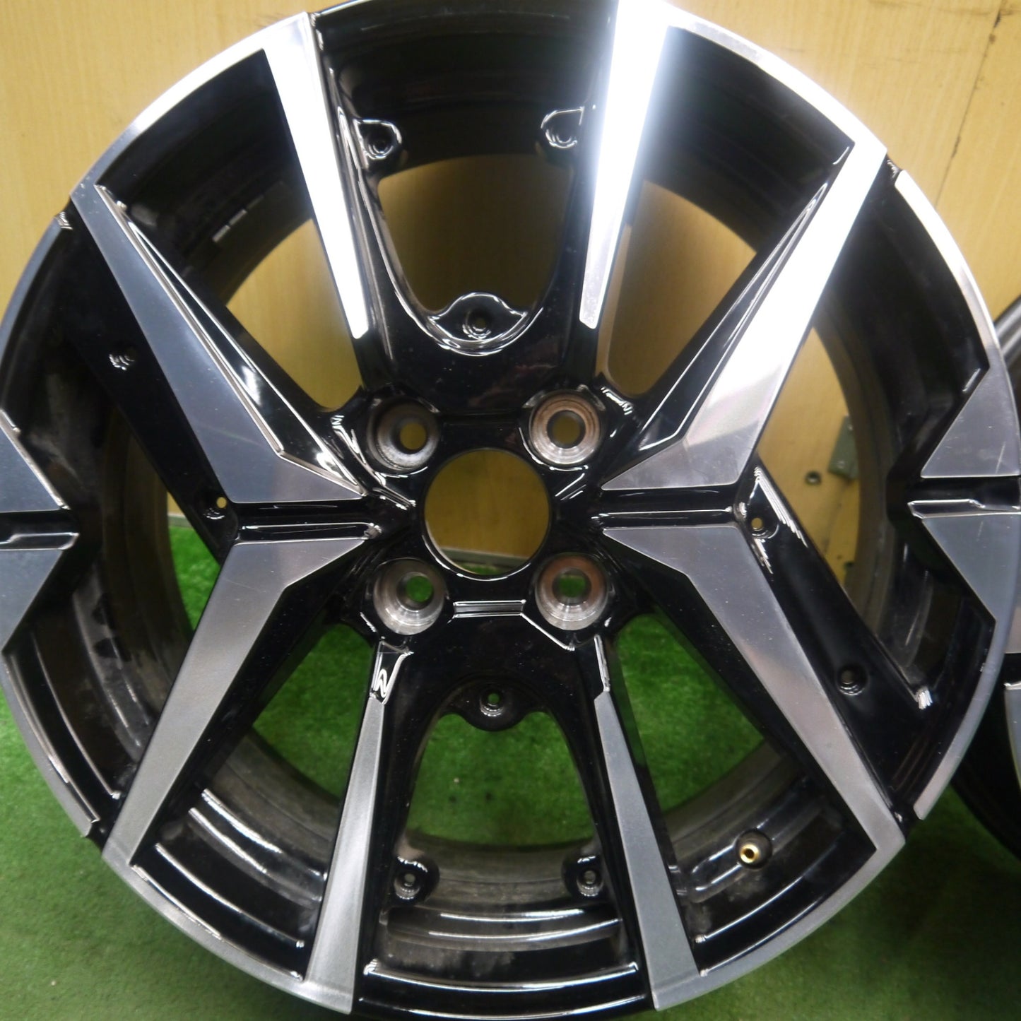 キレイ!2本★プジョー 208 GT 純正 ホイール 17インチ MOPAR 17×7J PCD108/4H★5092901Hホ