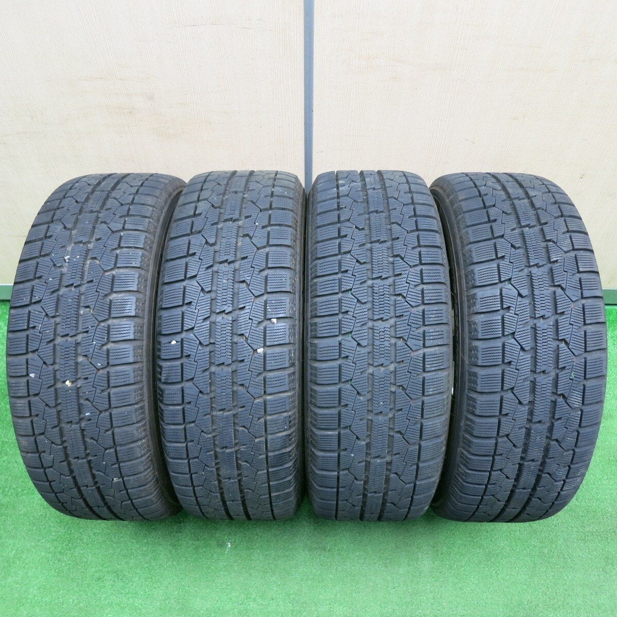 バリ溝!キレイ!9.5分★スタッドレス 205/55R16 トーヨー オブザーブ ガリット GIZ NEXTA ネクスタ 16インチ PCD114.3/5H★5020302TNス