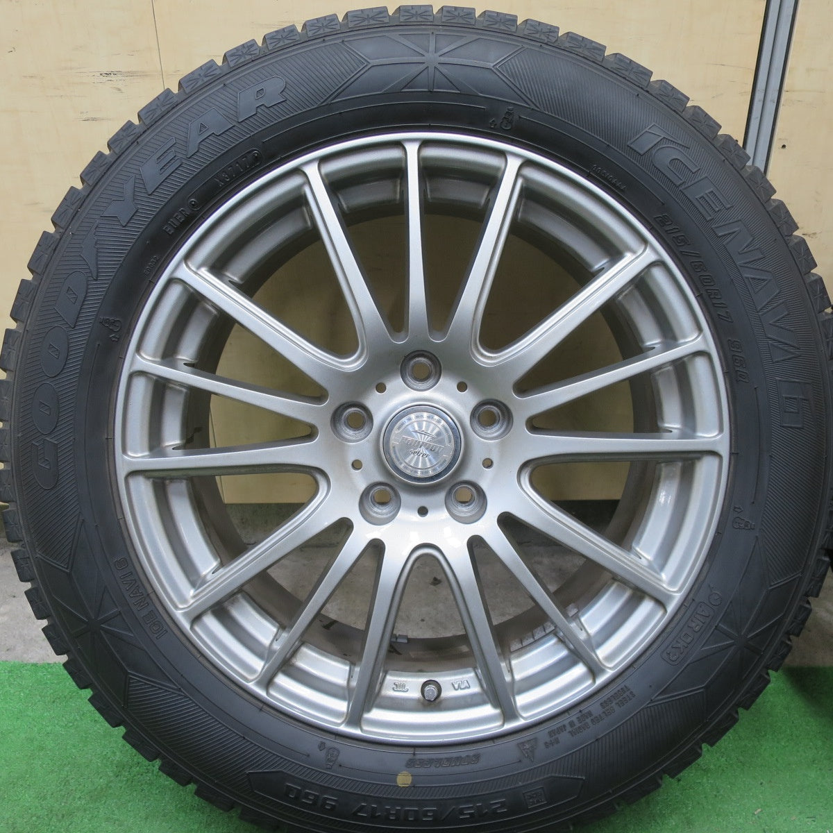 バリ溝!キレイ!8.5分★スタッドレス 215/60R17 グッドイヤー アイスナビ6 ravrion Selzer ラブリオン 17インチ PCD114.3/5H★5052003TTス