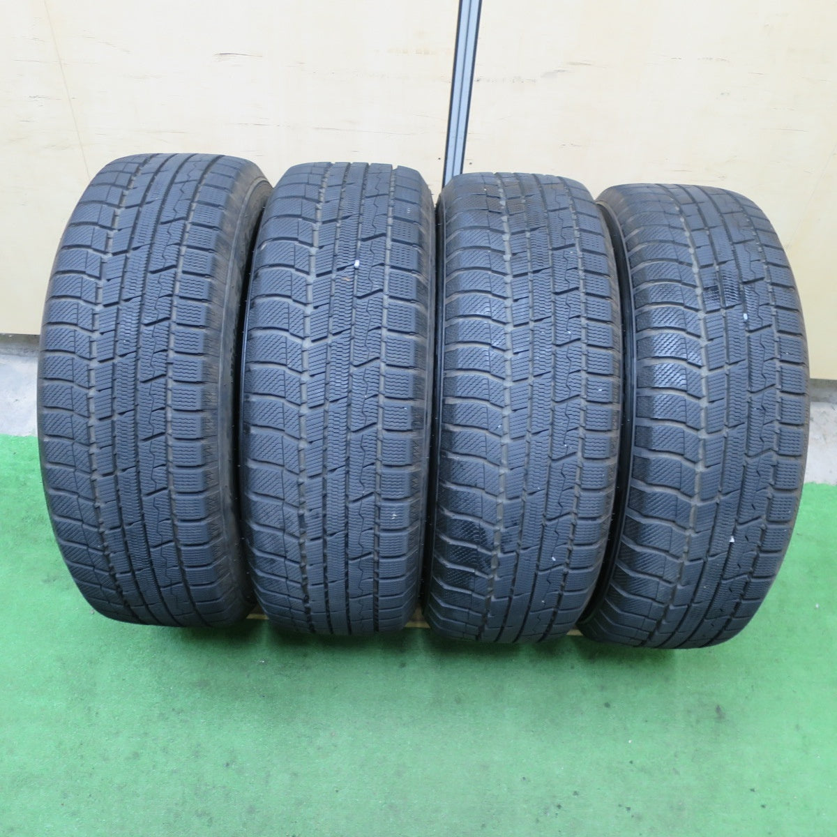 バリ溝!23年!キレイ!9.5分★スタッドレス 215/60R17 トーヨー ウインター トランパス TX BLONKS ブロンクス 17インチ PCD114.3/5H★5091001TTス
