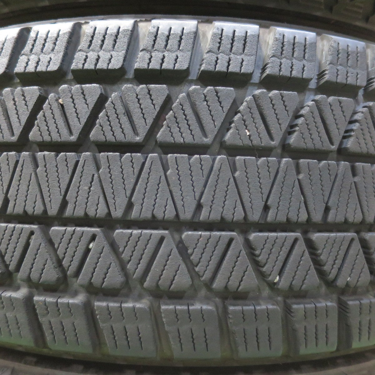 バリ溝!8.5分★スタッドレス 225/65R17 ブリヂストン ブリザック DM-V3 17インチ ハリアー RAV4 CX-5 CX-8 エクストレイル 等★5072105イスタ