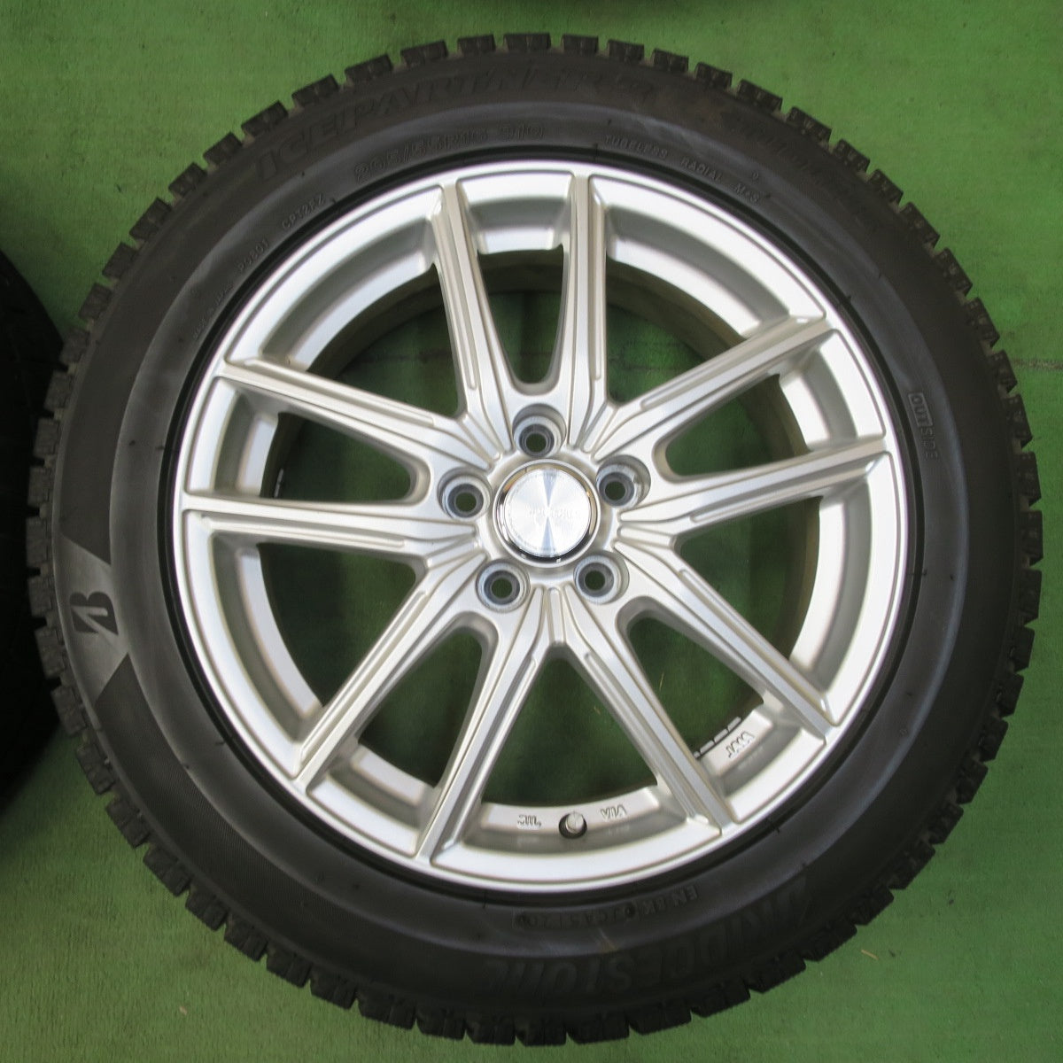 バリ溝!キレイ!8.5分★インプレッサ 等 205/55R16 スタッドレス ブリヂストン アイスパートナー2 ECO FORME エコフォルム 16インチ PCD100/5H★5042911イス