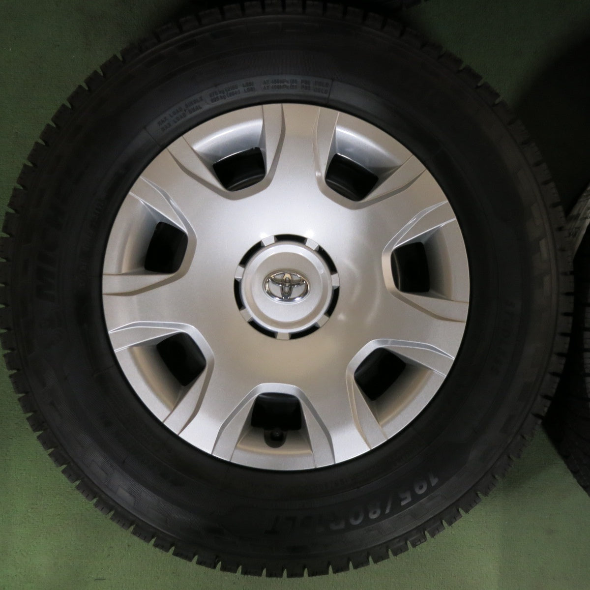 未使用!23年!キレイ★トヨタ 200系 ハイエース 純正 スチール 195/80R15 107/105R スタッドレス ミシュラン AGILIS X-ICE 15インチ PCD139.7/6H★5073007SYス