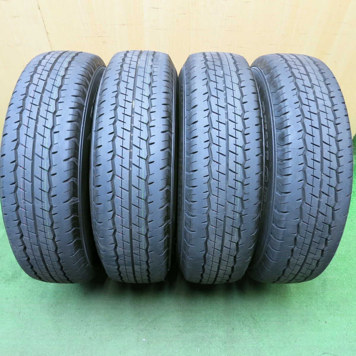 新車外し!25年★トヨタ 200系 ハイエース 純正 スチール 195/80R15 107/105S ダンロップ SP175N 15インチ PCD139.7/6H★5072703HAノ