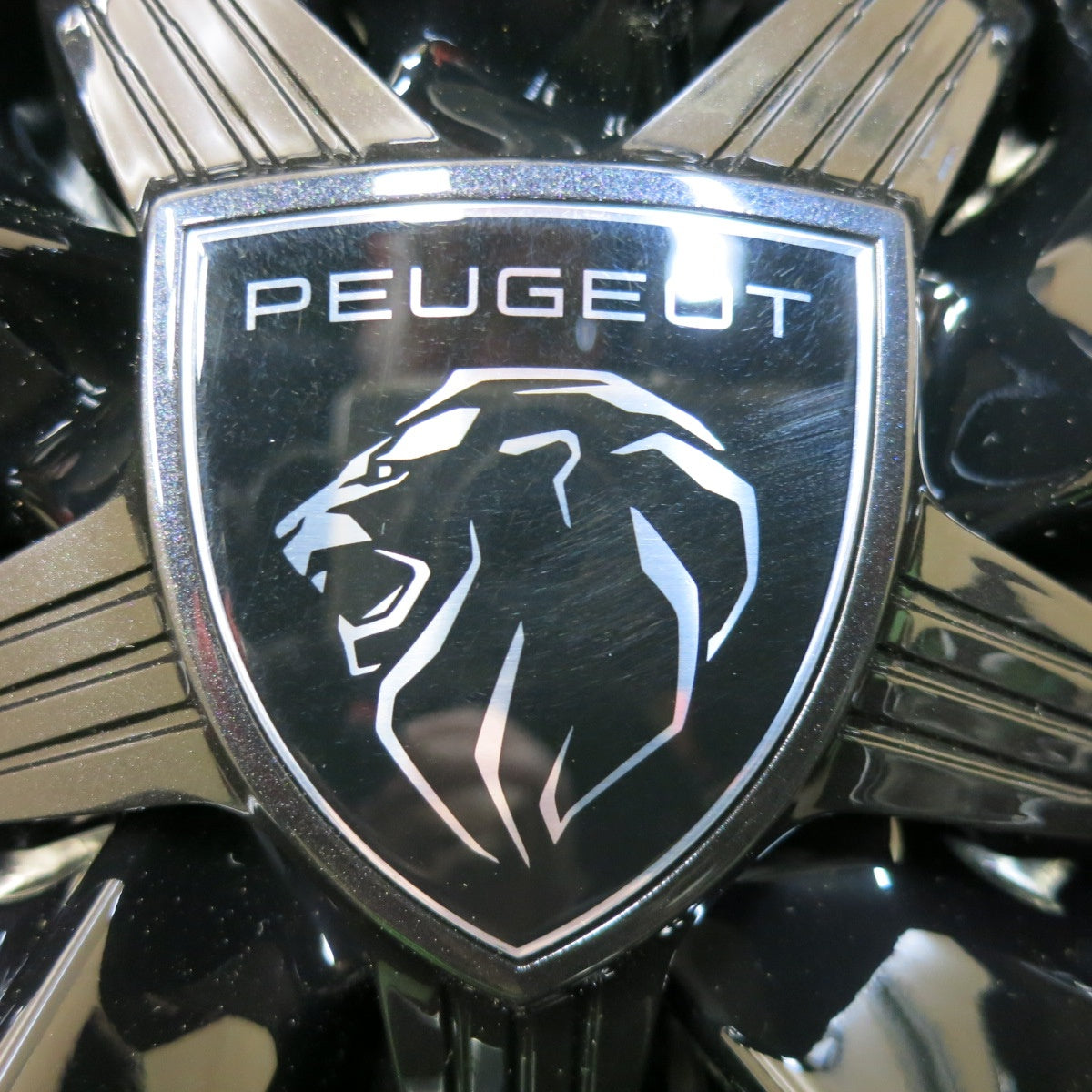 新車外し★プジョー 408 アリュール 純正 ホイール 19インチ 19×7J PEUGEOT PCD108/5H★5041805SYホ