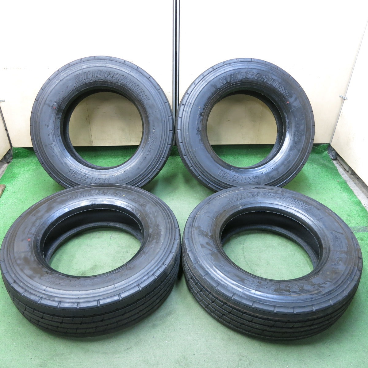 新車外し!25年★トラック タイヤ 265/70R19.5 140/138J ブリヂストン R173 19.5インチ★5100703ナノタ
