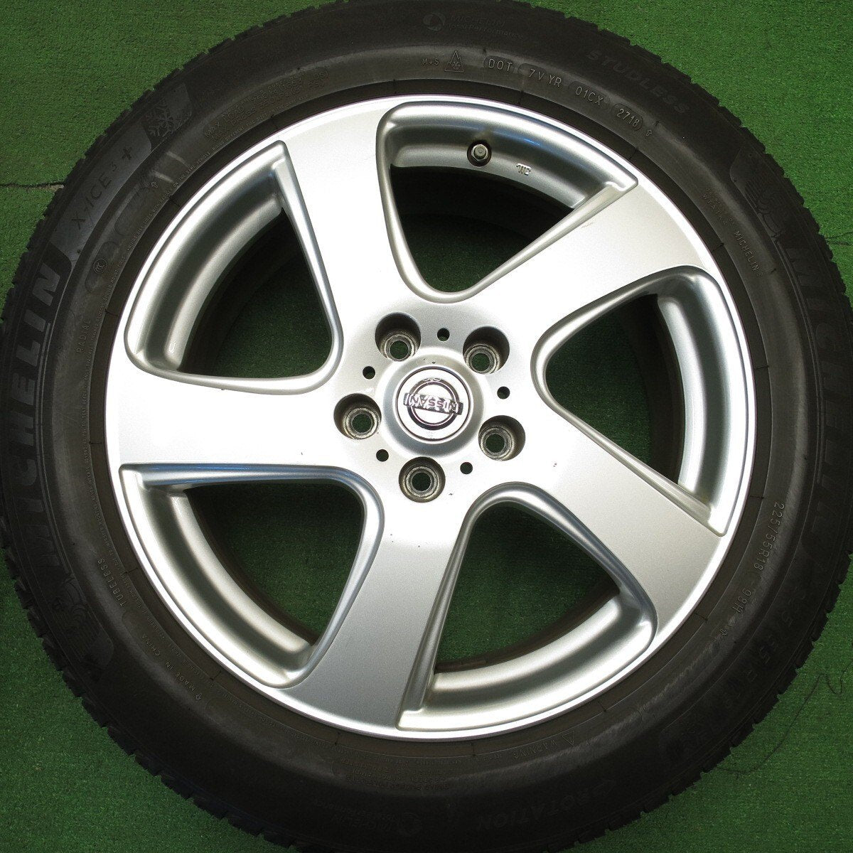 4本価格★日産 E52 エルグランド 等 純正 225/55R18 スタッドレス ミシュラン X-ICE3+ 18インチ PCD114.3/5H★5030704Hス