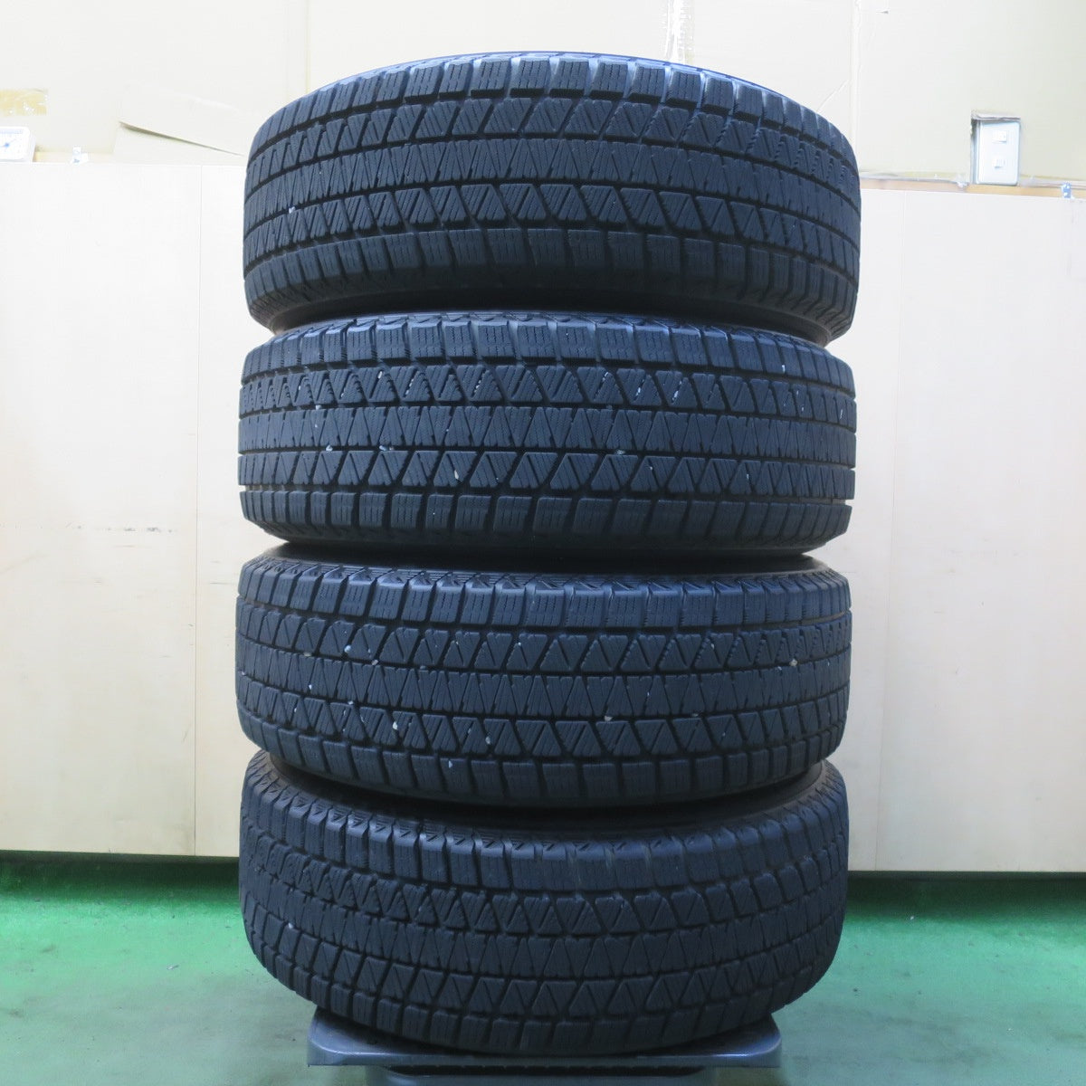 バリ溝!キレイ!9分◎スタッドレス 225/65R17 ブリヂストン ブリザック DM-V3 TOPRUN トップラン 17インチ PCD114.3/5H◎6090410イス
