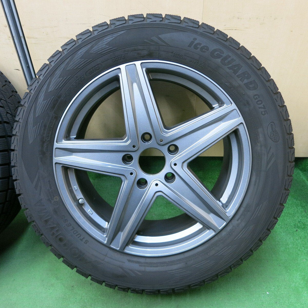 バリ溝!22年!キレイ!9.5分以上★ベンツ 等 AGA 275/55R19 スタッドレス ヨコハマ アイスガード G075 PCD130/5H★4100401ナス