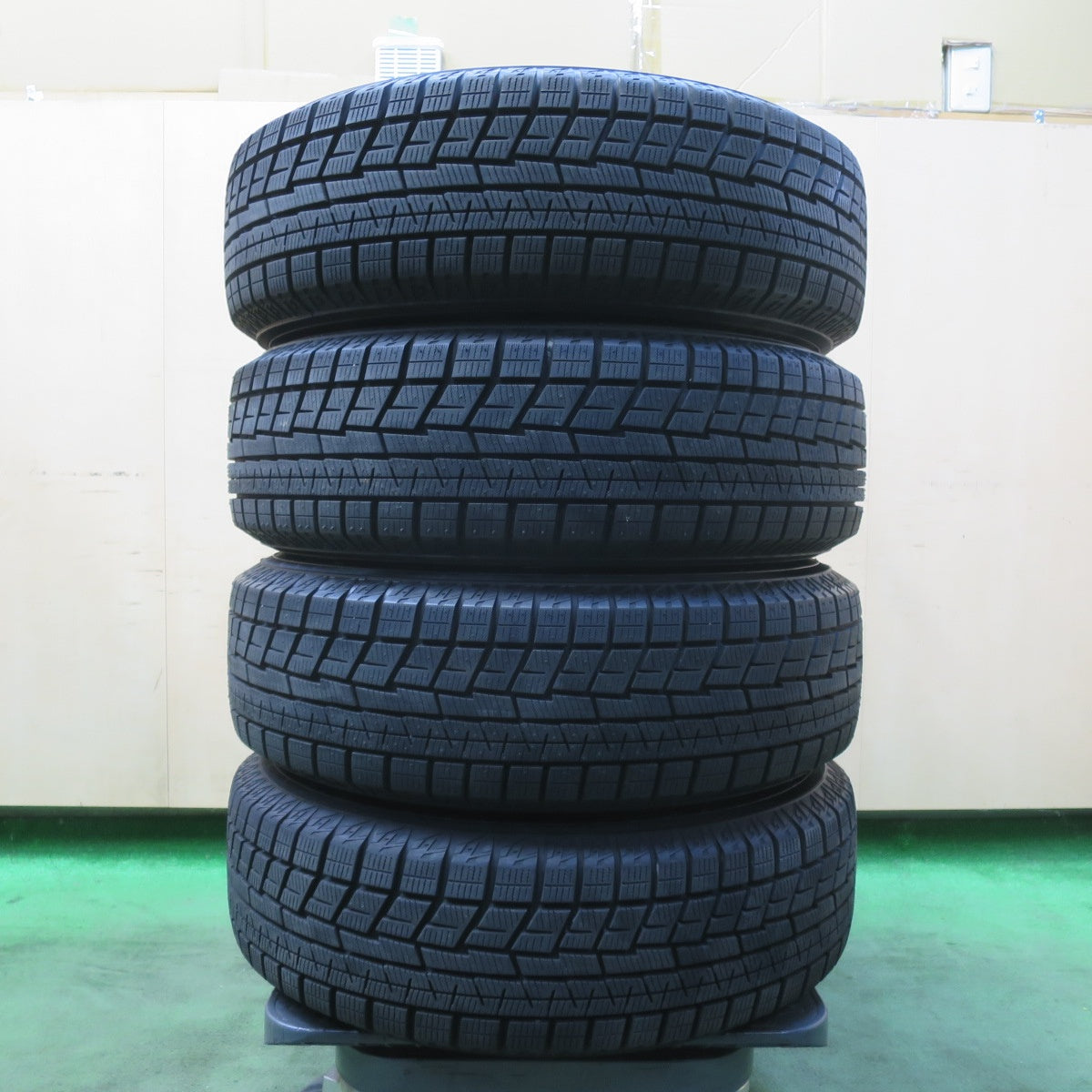 バリ溝!23年!ほぼ10分★スタッドレス 175/70R14 ヨコハマ アイスガード iG60 ravrion ラブリオン 14インチ PCD100/4H★5111808イス