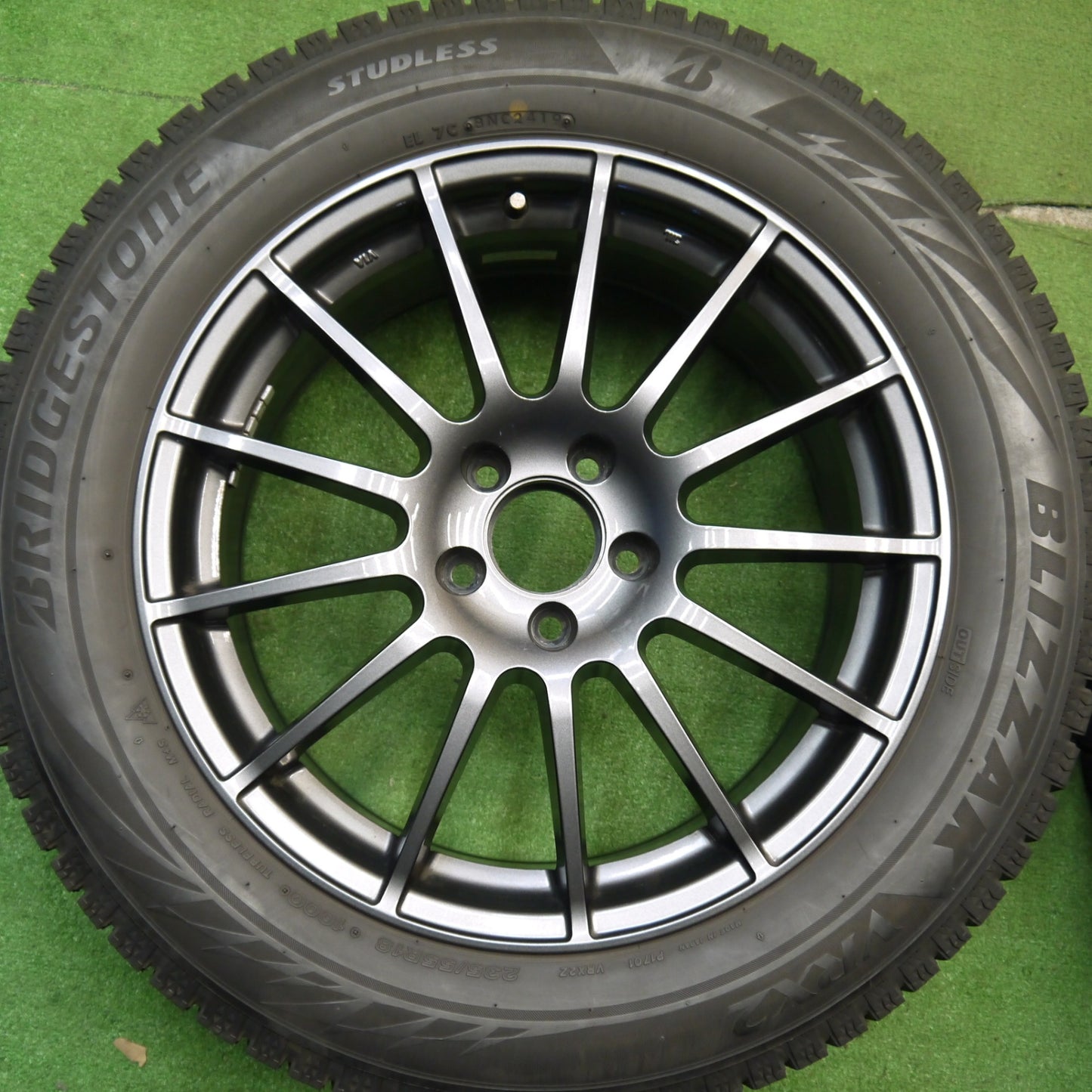 バリ溝!キレイ!9分★ベンツ 等 IRVINE F01 235/55R18 スタッドレス ブリヂストン ブリザック VRX2 18インチ アーヴィン PCD112/5H★5042205Hス