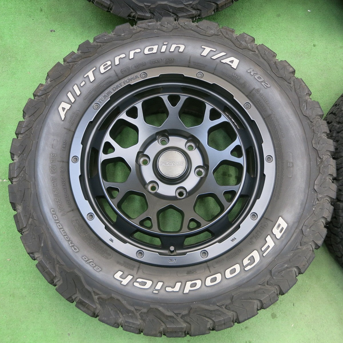 バリ溝!22年!キレイ!9.5分★RAYS TEAM DAYTONA M9 265/65R17 120/117S BFグッドリッチ All-Terrain T/A KO2 レイズ デイトナ 17インチ PCD139.7/6H★5042905ナノ