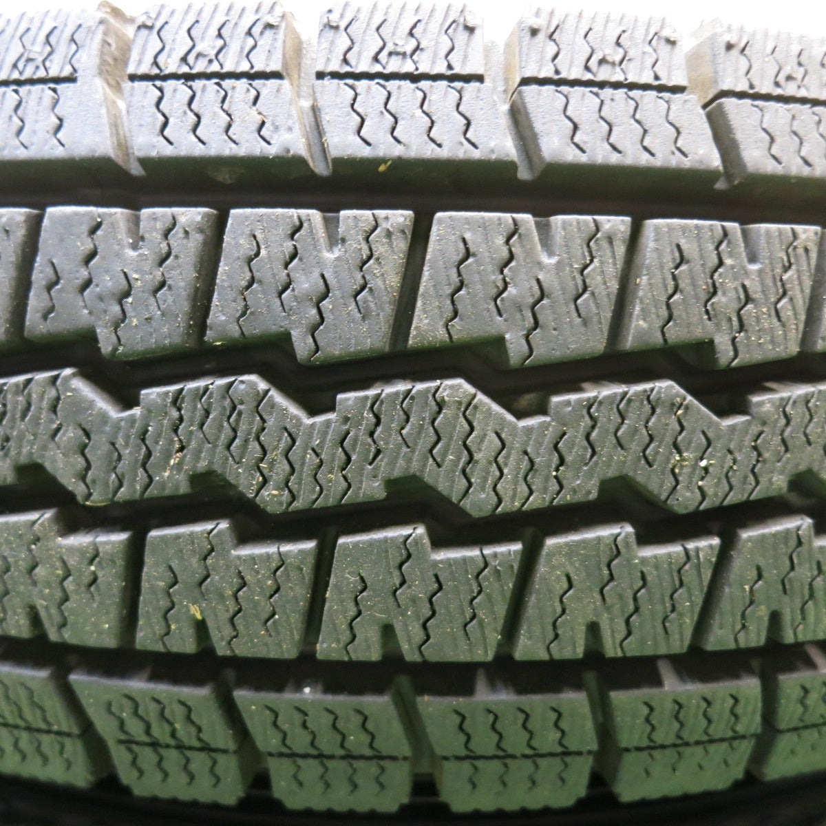 バリ溝!21年!9.5分以上★スタッドレス 145/80R12 80/78N ダンロップ ウインターマックス SV01 LEBEN レーベン 12インチ PCD100/4H★5062109HAス