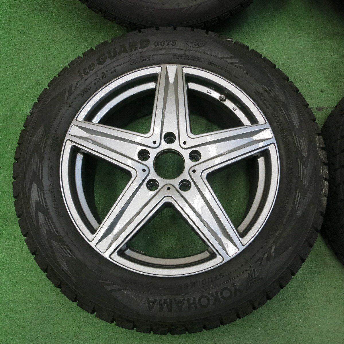 バリ溝!22年!キレイ!9.5分以上★ベンツ 等 AGA 275/55R19 スタッドレス ヨコハマ アイスガード G075 PCD130/5H★4100401ナス