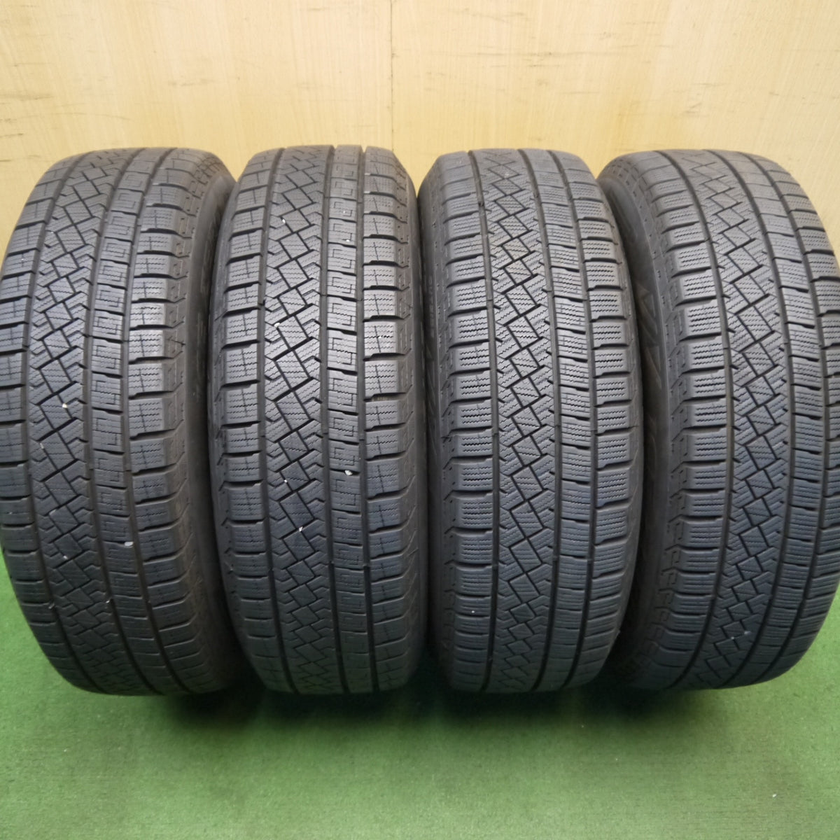 バリ溝!25年!キレイ!9.5分◎スタッドレス 185/65R15 ピレリ アイスゼロ アシンメトリコ F-Direction WF10 F- ディレクション 15インチ PCD114.3/5H◎6093004Hス