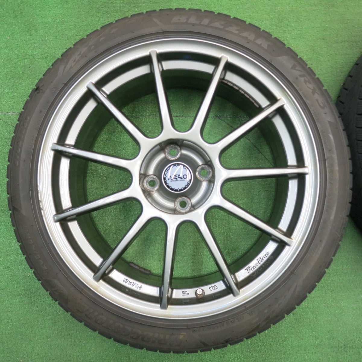 バリ溝!22年!9分★アバルト 595 ASSO Partire 205/45R17 スタッドレス ブリヂストン ブリザック VRX3 17インチ パルティーレ PCD98/4H★5050404NJス