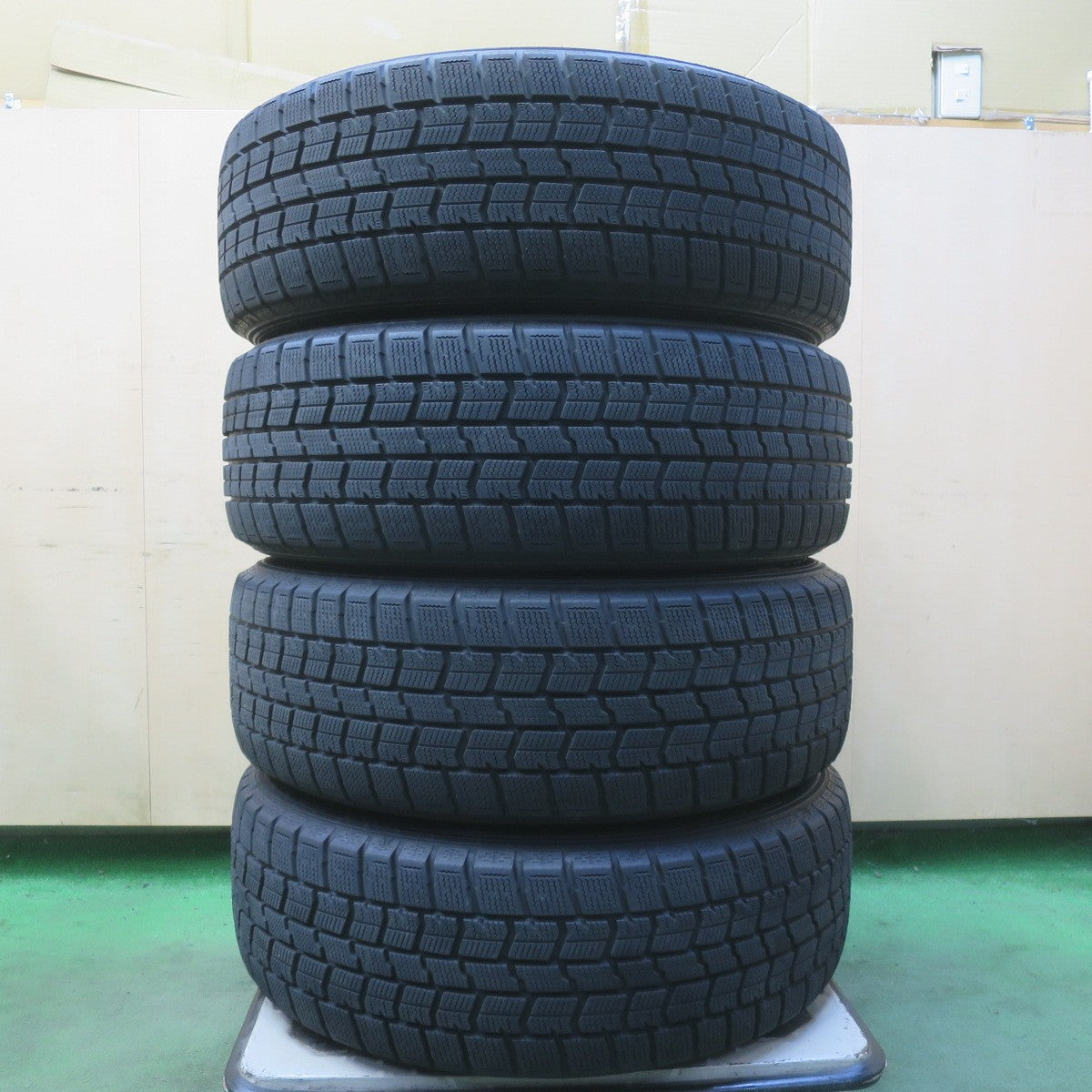 バリ溝!22年!9.5分◎スタッドレス 215/55R17 グッドイヤー アイスナビ7 LAYCEA レイシア 17インチ PCD114.3/5H◎6072205イス