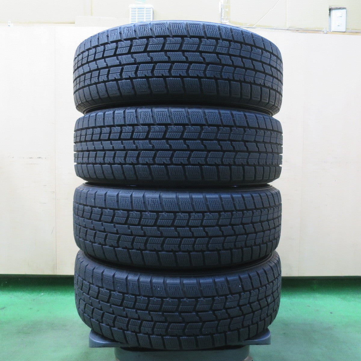 バリ溝!23年!キレイ!9.5分★ホンダ フィット 純正 OP ME-022 185/55R16 スタッドレス グッドイヤー アイスナビ7 16インチ PCD100/4H★5122407イス
