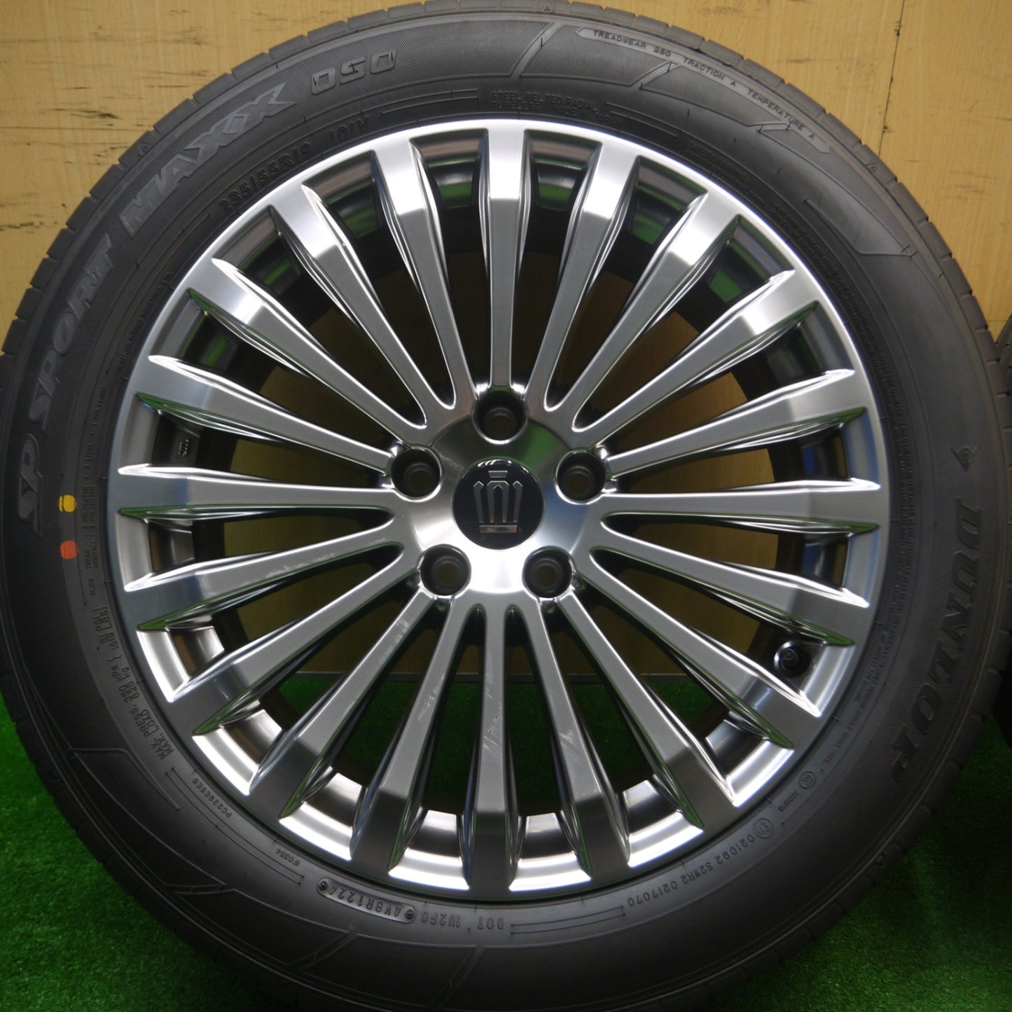 新車外し!24年★トヨタ 30系 クラウン セダン 純正 235/55R19 ダンロップ SPスポーツマックス 050 PCD120/5H★4100103Hノ