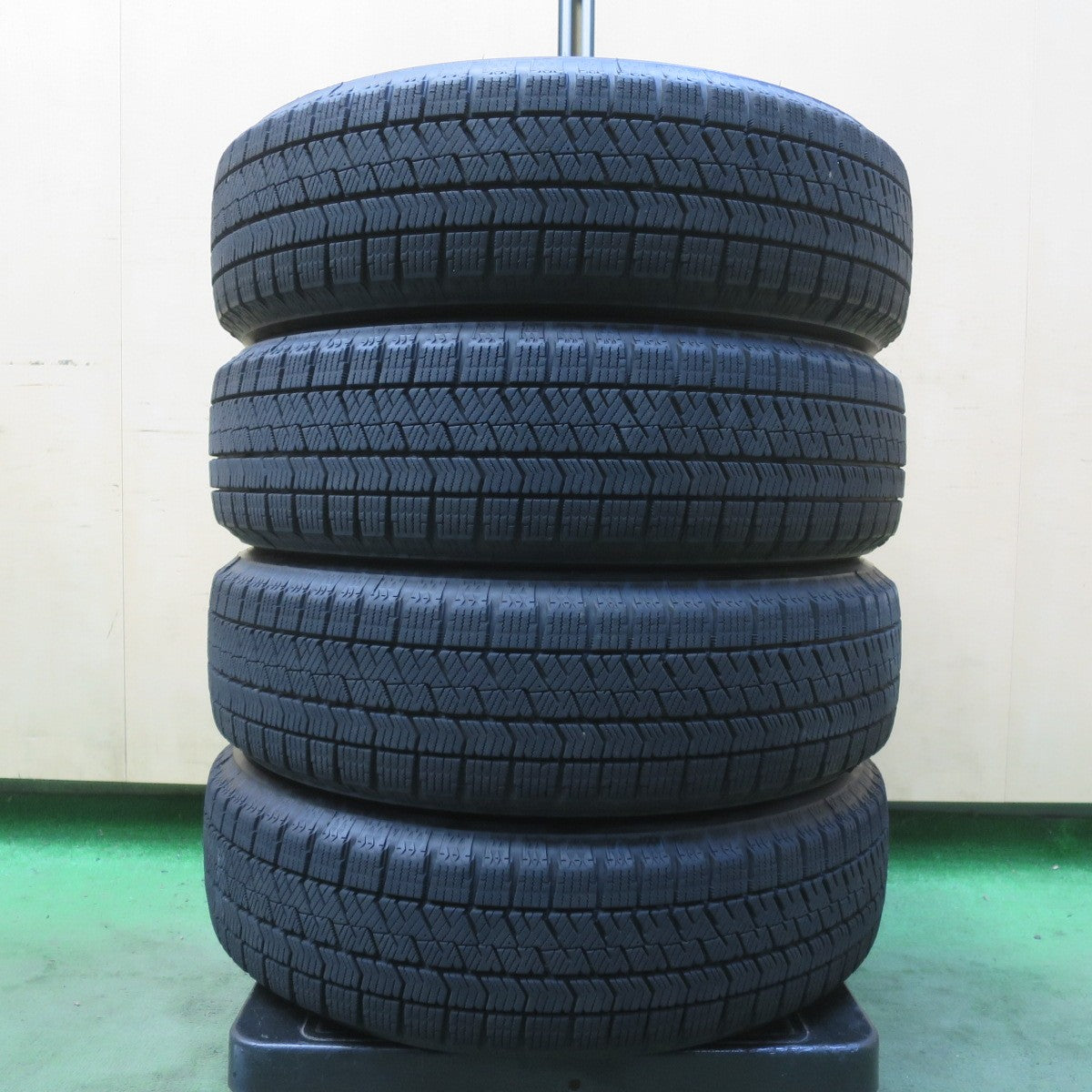 バリ溝!22年!キレイ!8.5分◎スタッドレス 165/60R15 ブリヂストン ブリザック VRX2 BALMINUM BR10 バルミナ 軽サイズ 15インチ PCD100/4H◎6092405イス