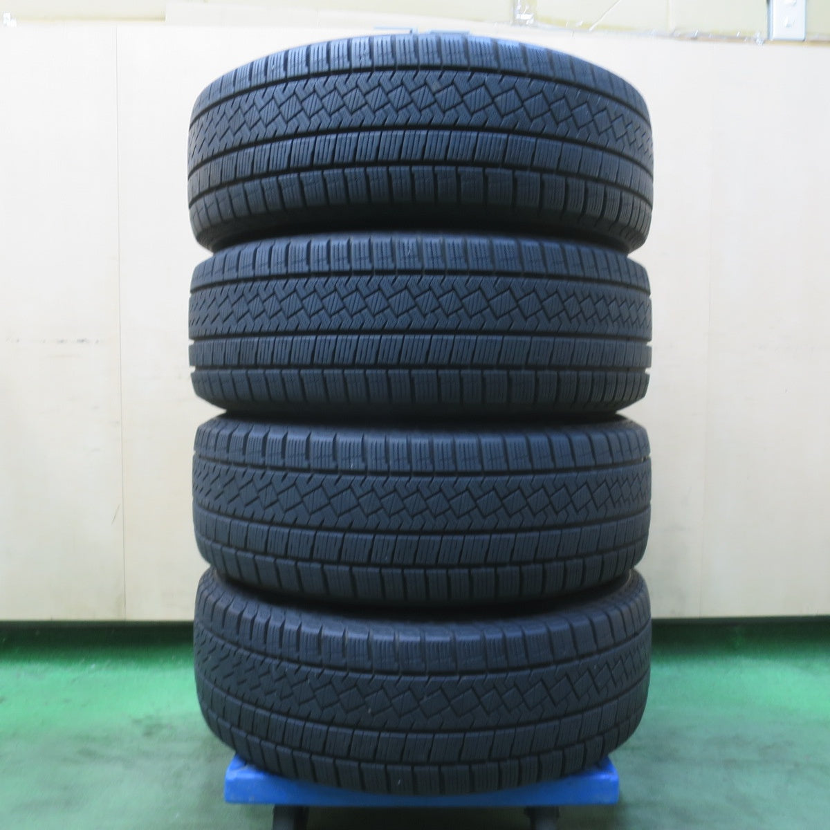 バリ溝!22年!9分★スタッドレス 205/60R16 ピレリ アイスゼロ アシンメトリコ VIOLENTO ヴィオレント 16インチ PCD114.3/5H★6021406イス