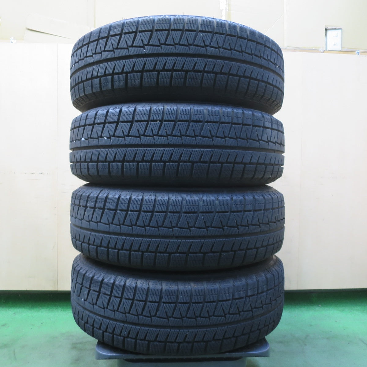 バリ溝!23年!キレイ!9.5分★スタッドレス 205/65R16 ブリヂストン アイスパートナー2 TOPRUN トップラン 16インチ PCD114.3/5H★6060908イス