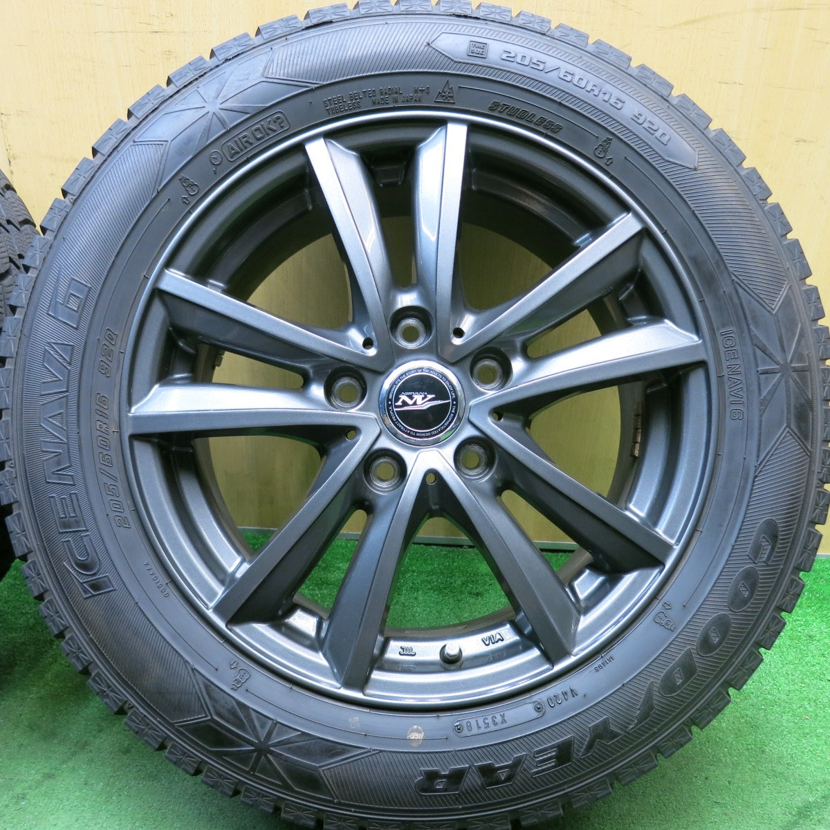 バリ溝!キレイ!8.5分★スタッドレス 205/60R16 グッドイヤー アイスナビ6 NIRVANA NV ニルバーナ ニルヴァーナ 16インチ PCD114.3/5H★5081011HAス