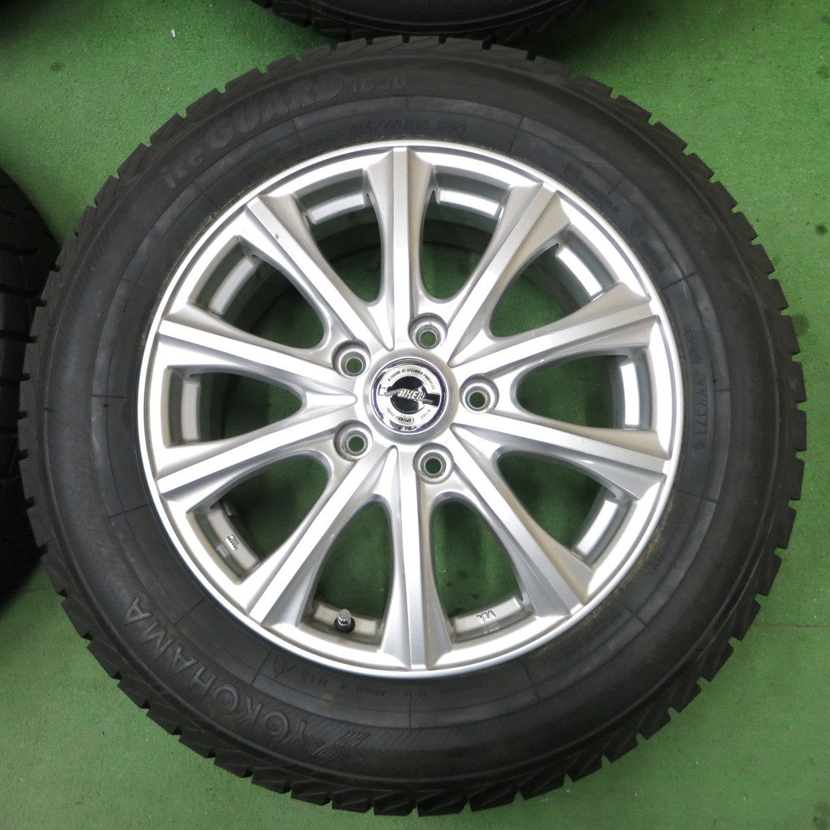 バリ溝!キレイ!9.5分以上★スタッドレス 215/60R16 ヨコハマ アイスガード iG30 AXEL アクセル 16インチ PCD114.3/5H★5041603ナス