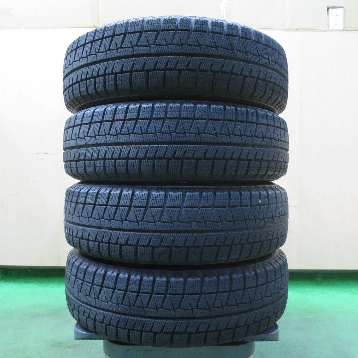 バリ溝!キレイ!8.5分★スタッドレス 165/65R14 ブリヂストン ブリザック REVO GZ LAPORTA ラポルタ 14インチ ソリオ ハスラー 等 PCD100/4H★5013101イス