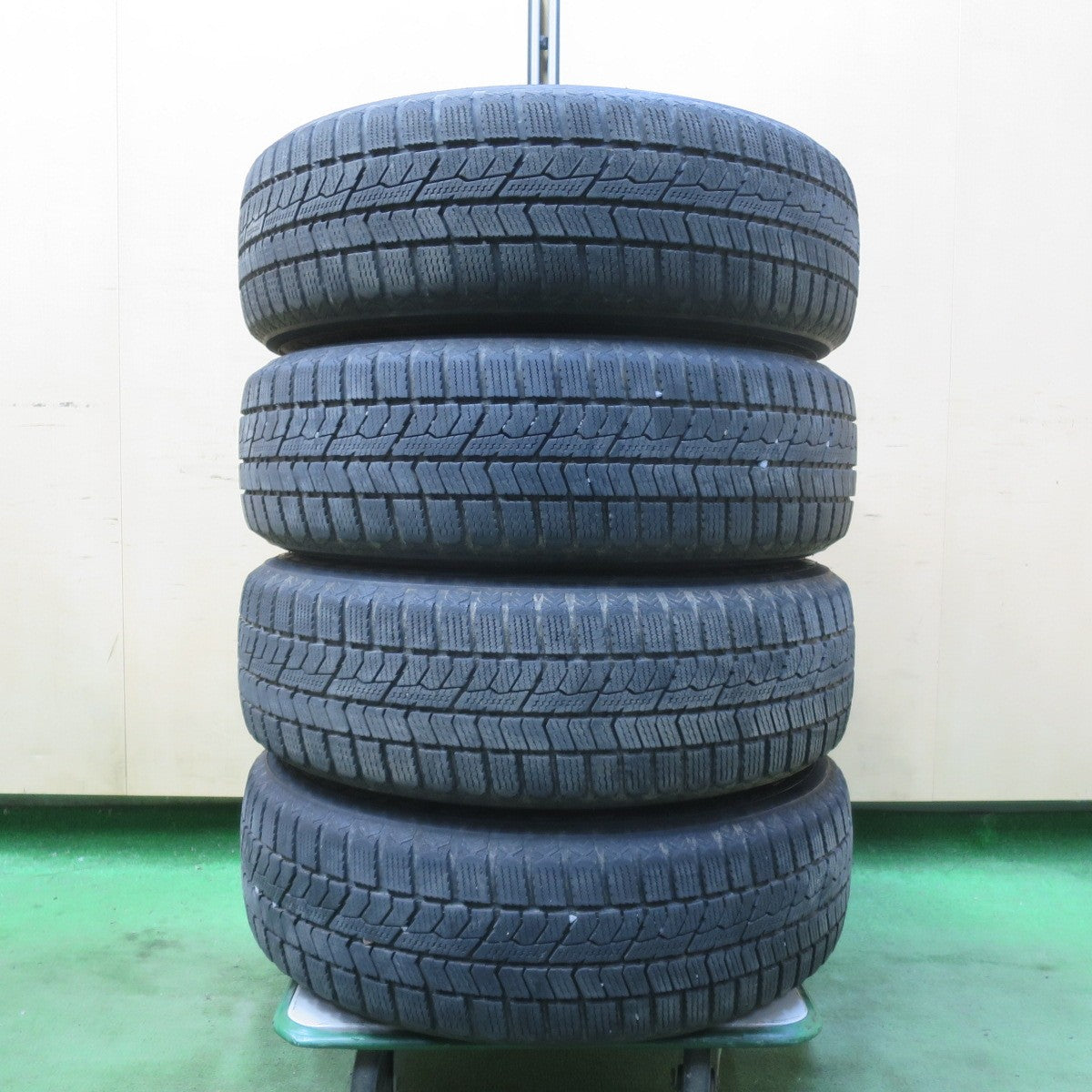 キレイ★シエンタ 等 175/65R15 スタッドレス トーヨー オブザーブ GIZ2 JOKER ジョーカー 15インチ PCD100/5H★6022602イス