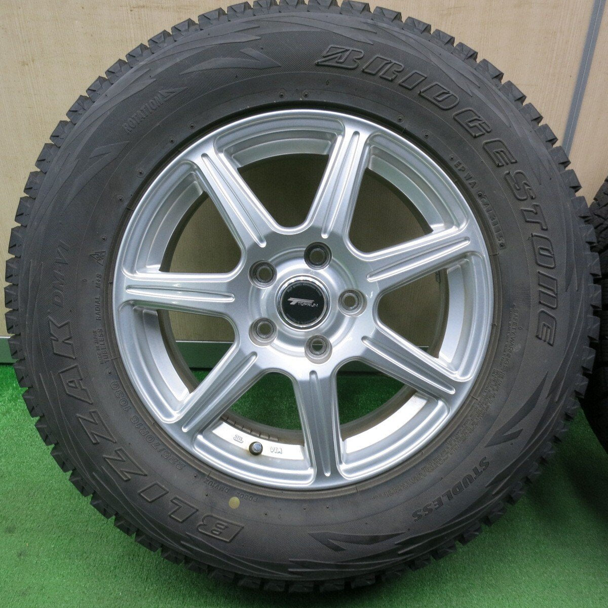 バリ溝!キレイ!9分★スタッドレス 225/70R16 ブリヂストン ブリザック DM-V1 TOPRUN トップラン 16インチ PCD114.3/5H★5020305TNス