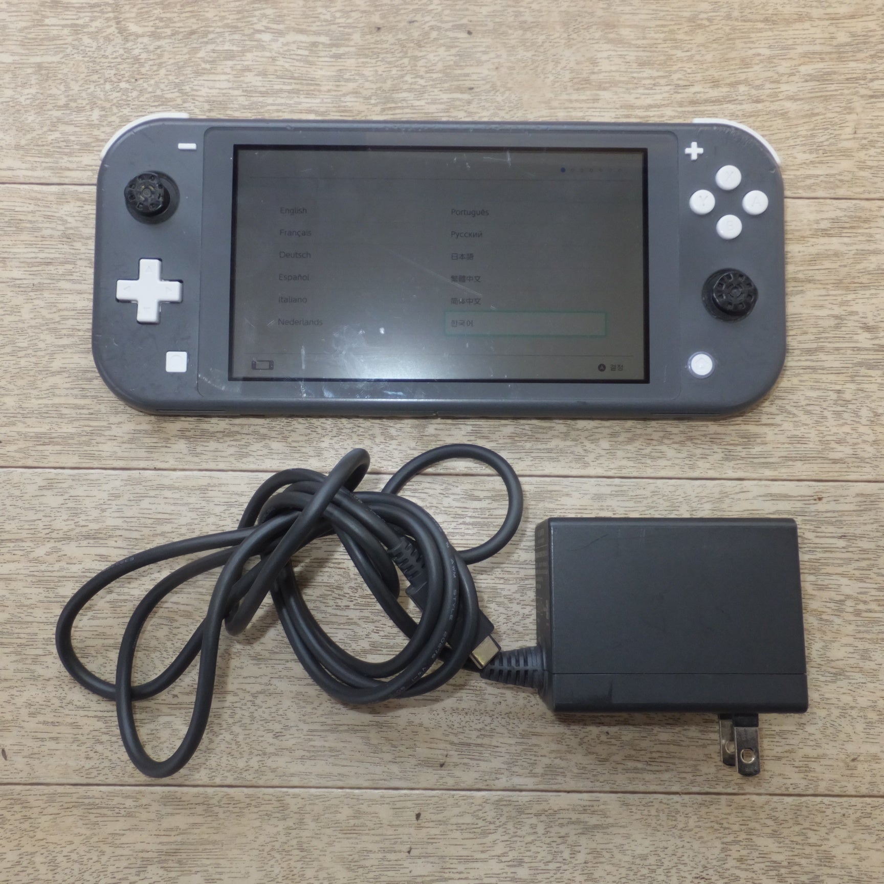 送料無料] 現状品☆任天堂 Nintendo ニンテンドースイッチライト 