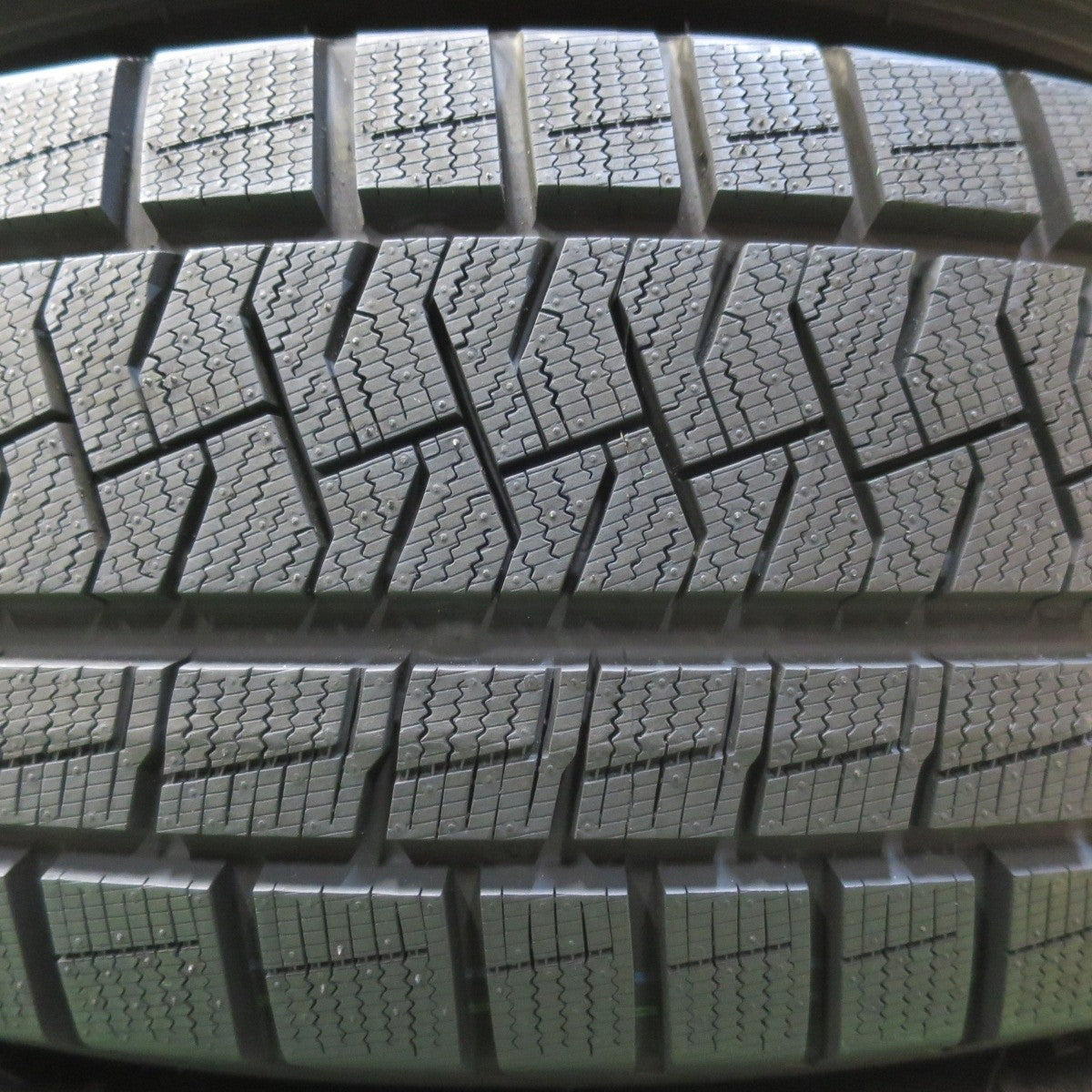タイヤほぼ未使用!キレイ★スタッドレス 225/65R17 ピレリ アイスアシンメトリコ SCHNEIDER シュナイダー 17インチ PCD114.3/5H★5020106イス