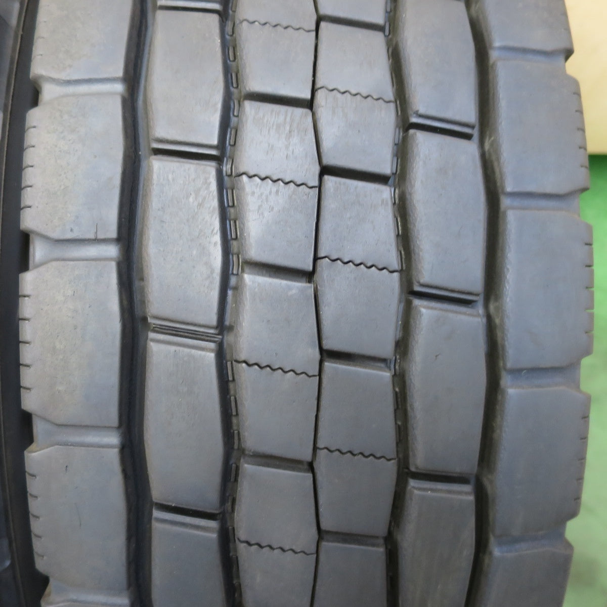 バリ溝!25年!9.5分!2本★トラック タイヤ 245/70R19.5 136/134J ダンロップ デクテス SP680 ミックス オールシーズン DECTES 19.5インチ★6053006イスタ