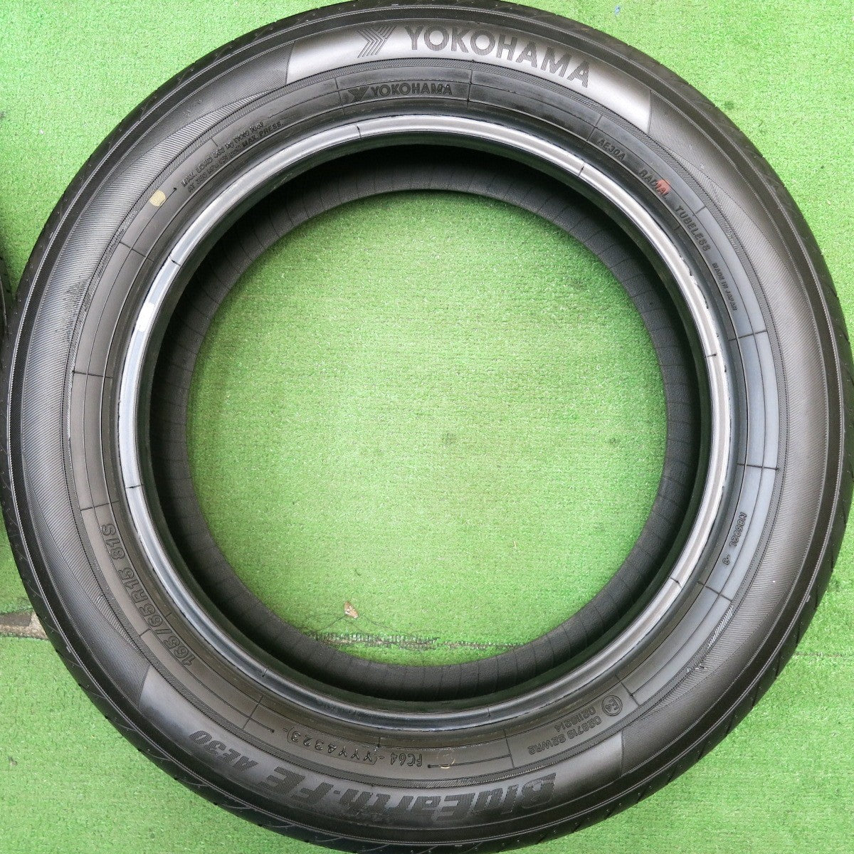 新車外し!23年★165/65R15 ヨコハマ BluEarth-FE AE30 ブルーアース タイヤ 15インチ タフト デリカ D:2 ソリオ 等★5051802HAノタ