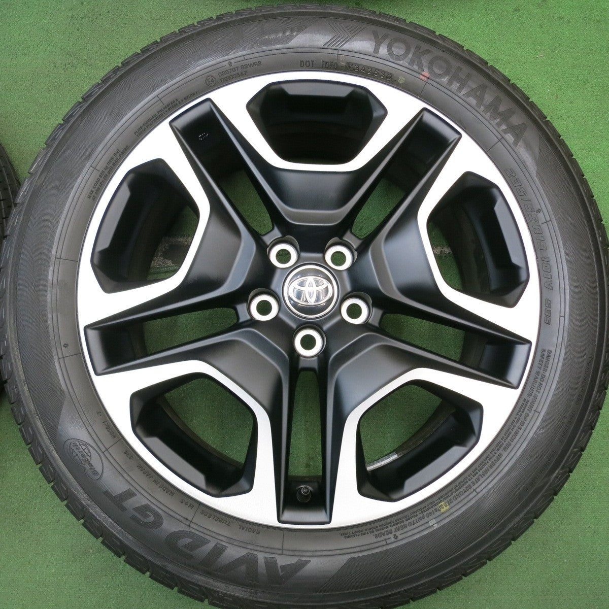 新車外し★トヨタ RAV4 アドベンチャー 純正 235/55R19 ヨコハマ AVID GT S35 18インチ PCD114.3/5H★5091108HAノ